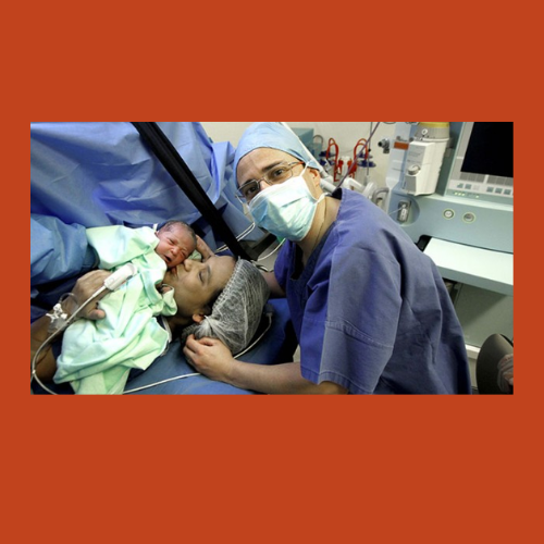 Hombres 20 años en la sala de parto